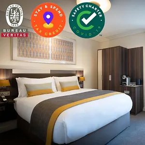 7 Hotel